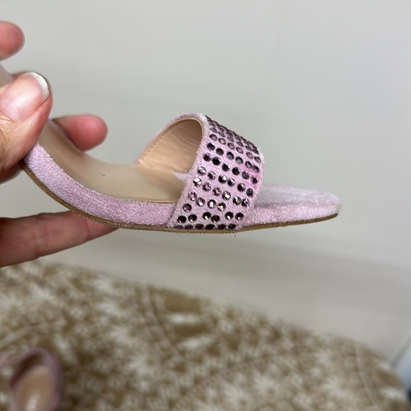 Madden Girl's Bella dress sandals temper a delicate ankle strap  & a block heel - Picture 3 of 8